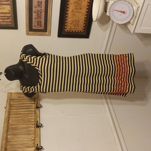 THML Dresses & Skirts - 💎4for$15💎6oz(51) THML embroidered  dress